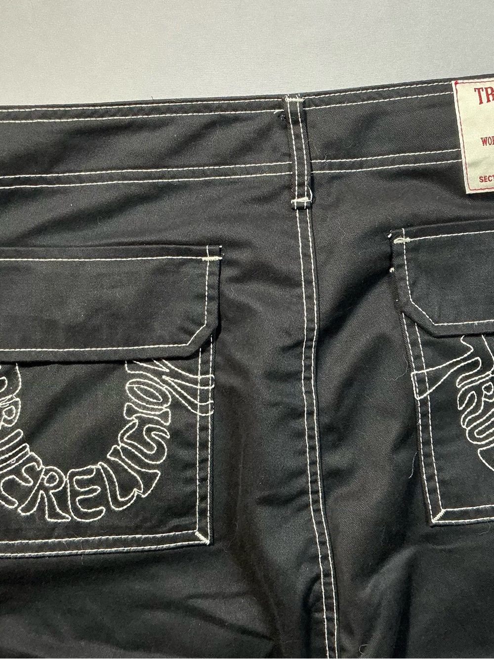 True Religion Men’s Black Slim Straight Jeans with White Contrast Stitching - Picture 3 of 15